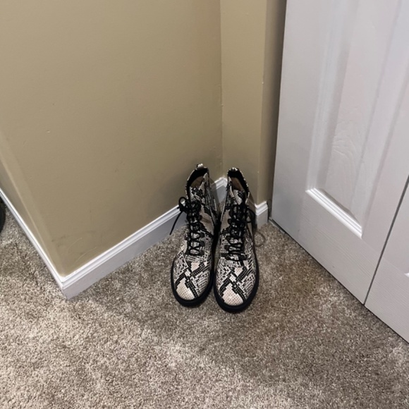 Shutz snakeskin | python combat boots - Picture 5 of 6